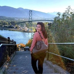 Meet your Posher, Adelia